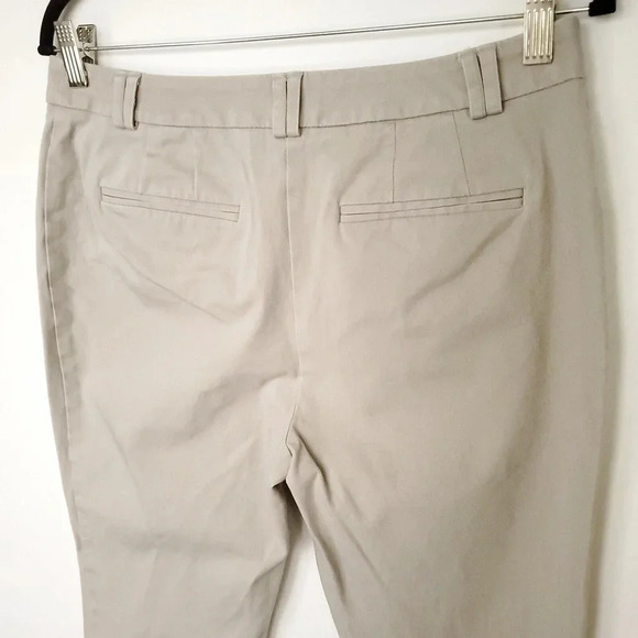 Chicos Womens Pants Size 1 (Medium) Beige Tan Straight Leg Capri Solid Cropped - Picture 5 of 10